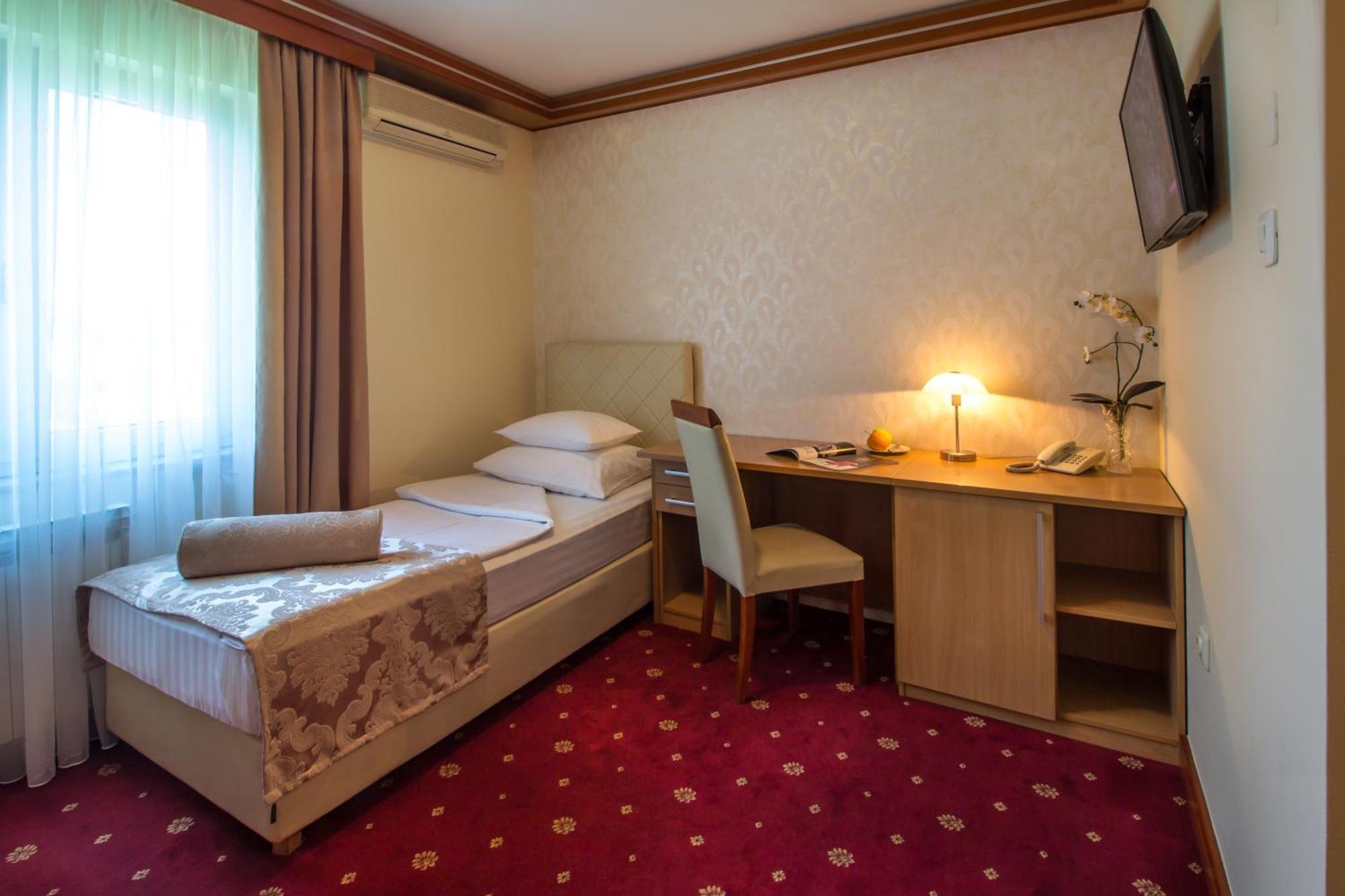 Hotel Cezar Banja Luka Bagian luar foto