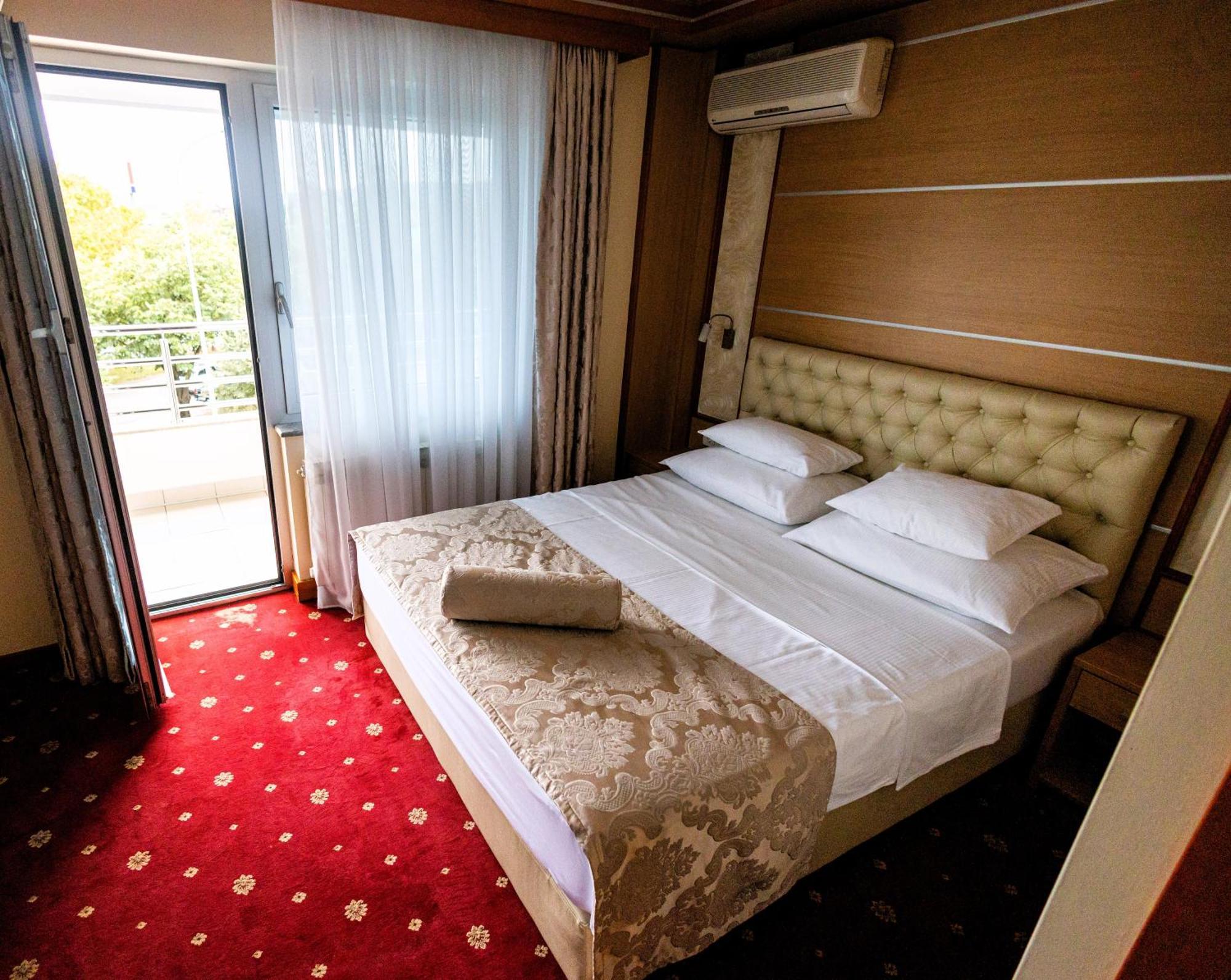 Hotel Cezar Banja Luka Bagian luar foto